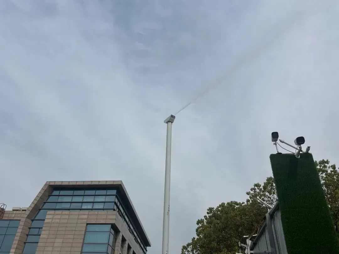 工地扬尘防治还在用雾炮?高杆喷淋更高效!