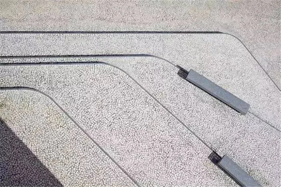 广场这样铺装个性十足 既实用又简洁