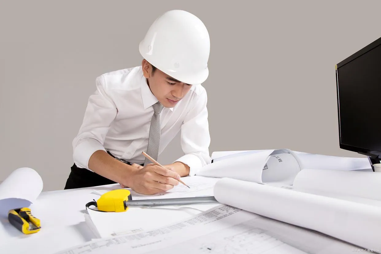 建筑圈扎心现实:有些高工不会修机器,能干活的评不上高工